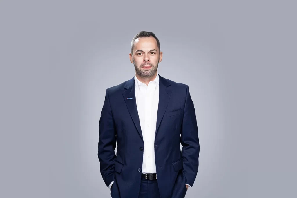 Mariusz Mlodawski 1200x800